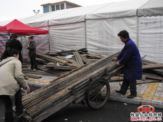 县城体育场为期两周的展销会今日落幕