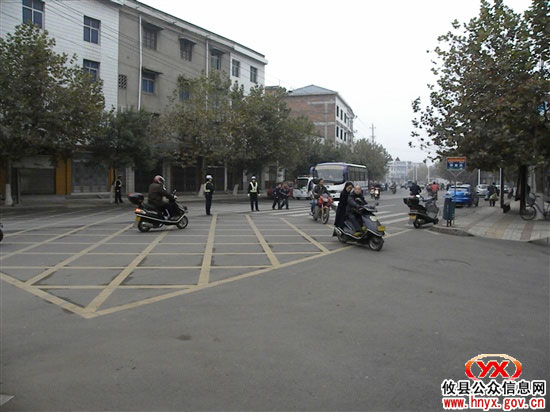 攸县交警乐当小学生的“保护神”