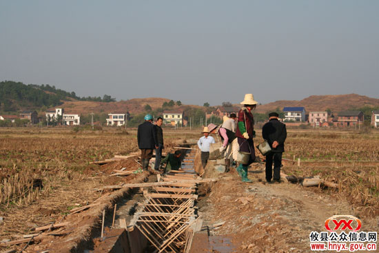 皇图岭镇农综项目建设顺利进行