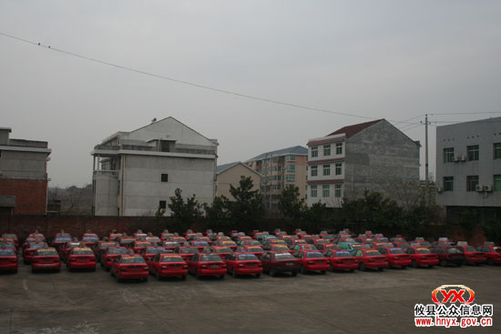 今日傍晚，我县200台旧出租车都“退役”了