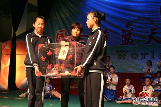 我县长鸿实验学校教育发展基金会昨晚成立