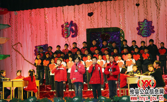健坤学校初中部迎新年“爱心”晚会昨晚举行
