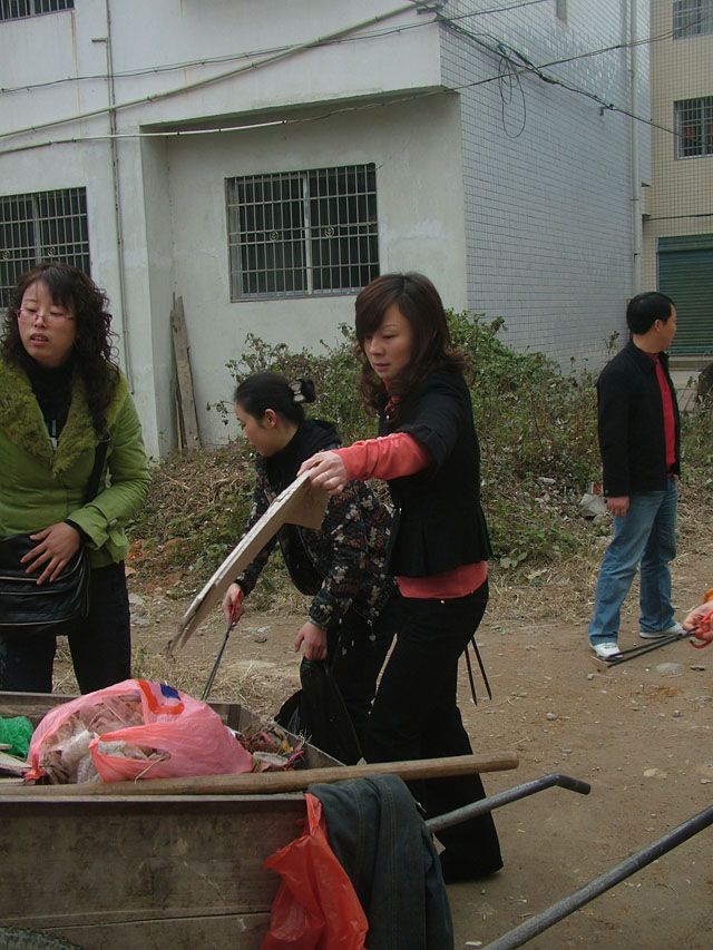 县国土资源局全局齐上阵 强势推进创卫工作