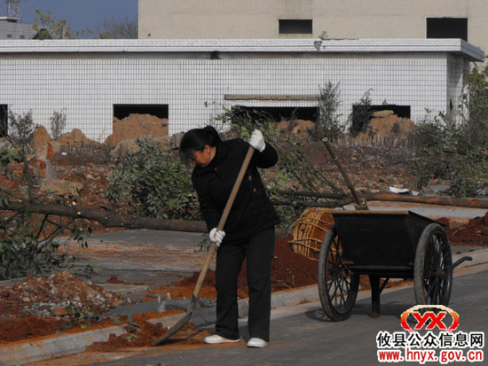 十大重点工程：县城滨江大道配套设施在加紧建设