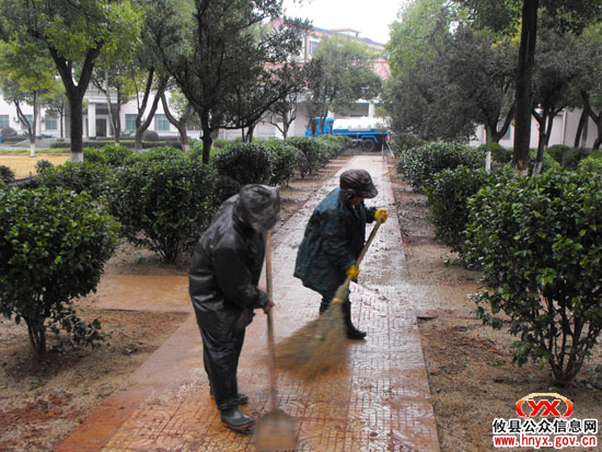 今日雨雪交加，我县真正进入了“寒冬”