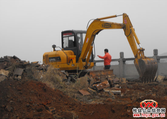 “双休”见闻：洣水一桥桥头广场建设忙