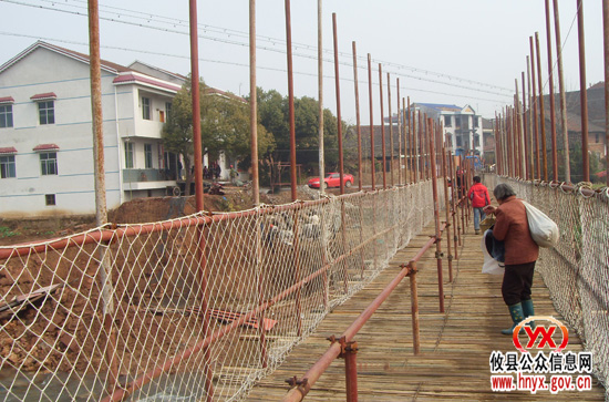 鸭塘铺乡王家江中桥正在顺利改建