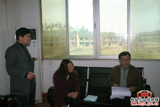 市政绩考核组考核我县重点工程工作