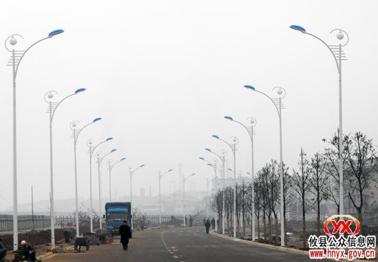三创四化：110盏路灯为县城滨江风光带增色添彩