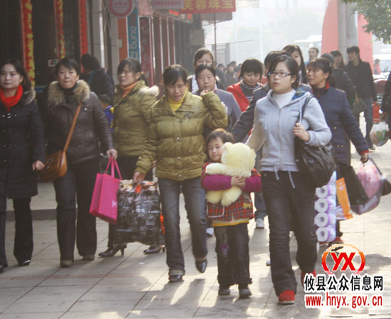 “双休”视听：元旦假期出现了“购物潮”