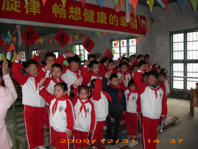 老区的孩子唱红歌