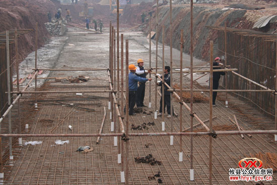 “双休”视听：攸州公园前一派繁忙景象