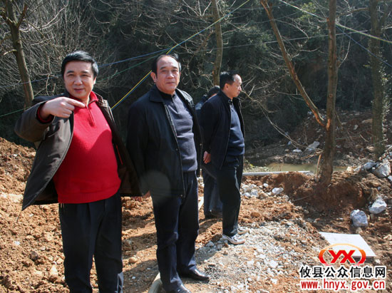 副县长吴爱清到S315攸县段督查工程建设情况