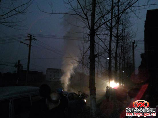 鸭塘铺乡牛头湖村主干道路安装了路灯