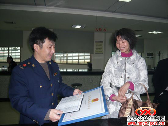 攸县第一张《食品流通许可证》已经发放