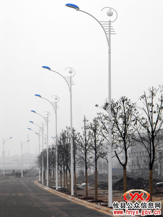 三创四化：110盏路灯为县城滨江风光带增色添彩
