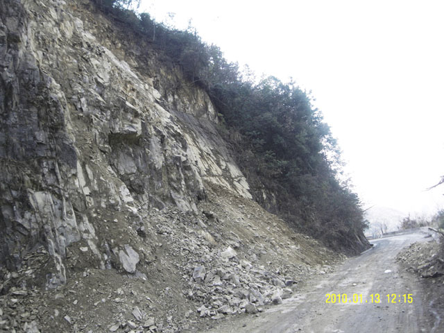 G106线耕熟岭K2014 650m垮方险情及时排除