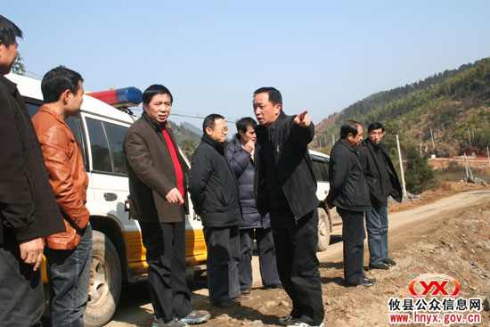 副县长吴爱清到S315攸县段督查工程建设情况