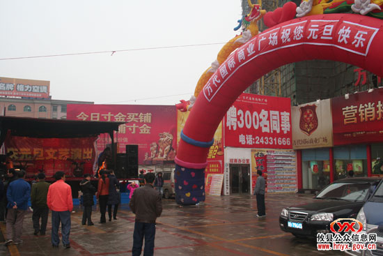 元旦见闻：新年到，县城市场好热闹