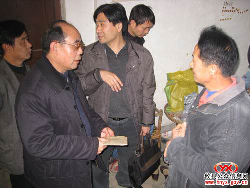 省移民局巡视员周继香一行到网岭镇慰问三峡移民