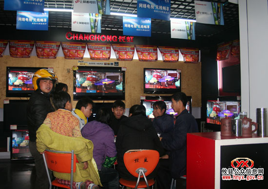 “双休”视听：低温天气冷　家电卖场“热”