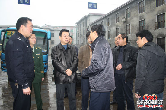 县长胡湘之检查消防、食品、道路交通运输安全工作