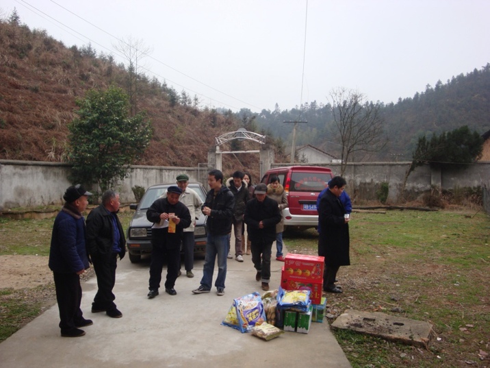 龙凤乡网站组织春节敬老爱老活动