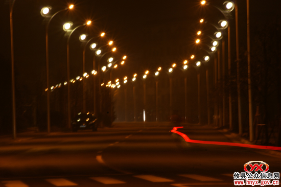 三创四化：流光溢彩的滨江“灯火”