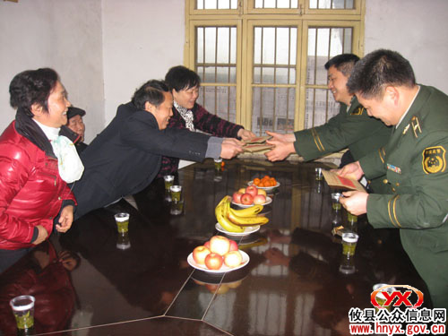 县政协主席夏玉珠一行到网岭镇走访慰问