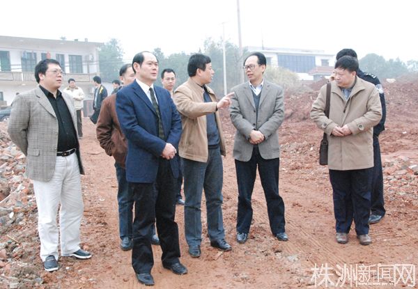 刘岁文考察株洲华强项目 一期基本设施年内建成（视频）