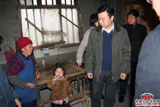 县长胡湘之一行走访慰问部分困难群众和离退休干部