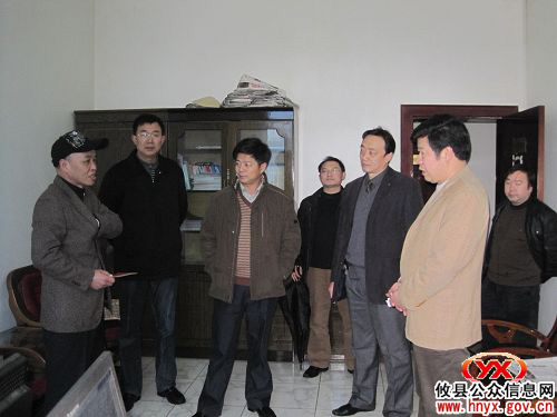 攸县县委书记邝邹飞慰问劳模和特困职工