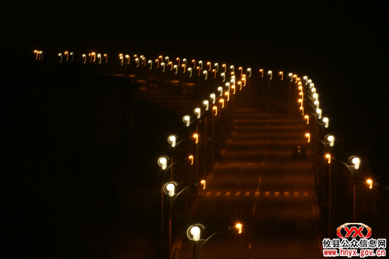 三创四化：流光溢彩的滨江“灯火”