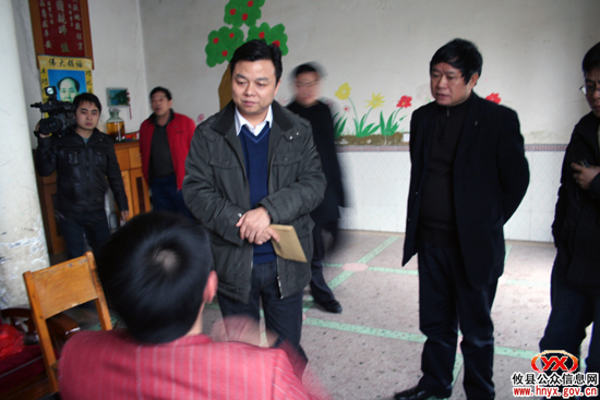 县长胡湘之一行走访慰问部分困难群众和离退休干部