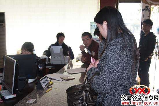 攸县公安局昨日为200多居民办理出入境手续