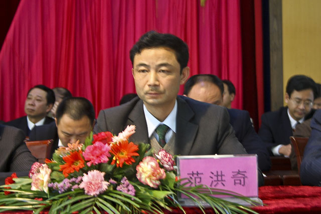 范洪奇、谢协农新当选县人大常委会副主任