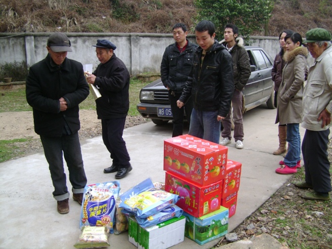 龙凤乡网站组织春节敬老爱老活动