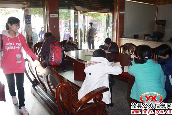 攸县公安局昨日为200多居民办理出入境手续