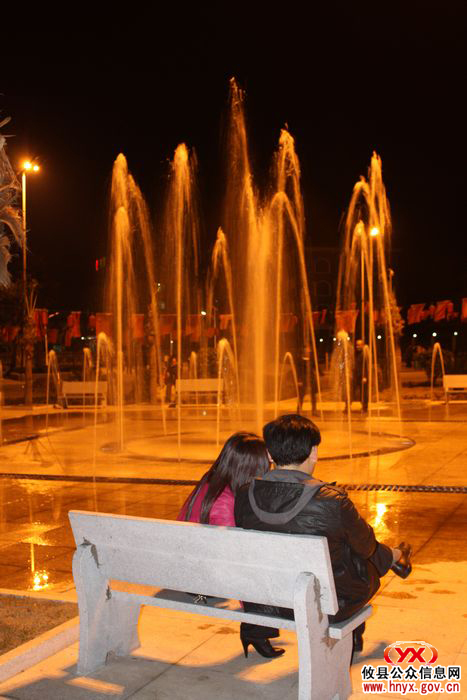 三大战役：黄丰桥镇百姓广场春夜“飞”泉