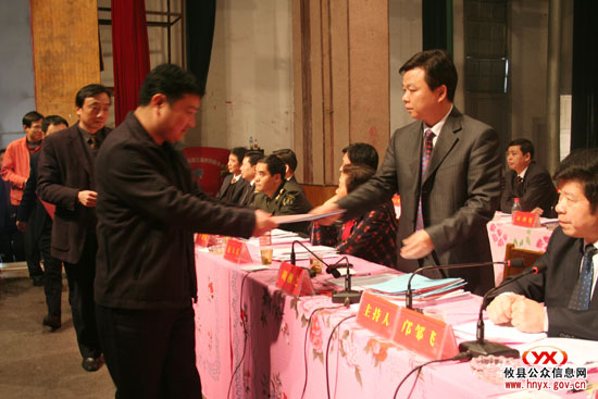 递交责任状，意味着压力的沉重（述评）