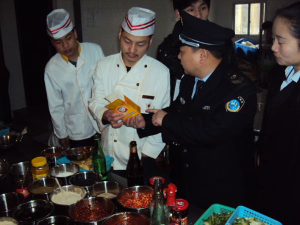 探索长效机制、巩固创卫成效