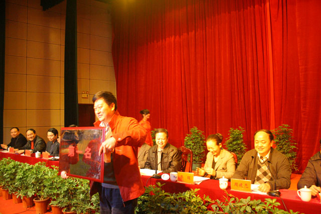 我县政风“大检阅” 500代表“公评”全县94个单位