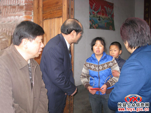 市政协主席刘岁文一行来攸县走访慰问敬老院和低保户