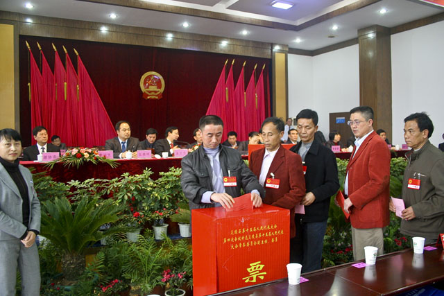 范洪奇、谢协农新当选县人大常委会副主任