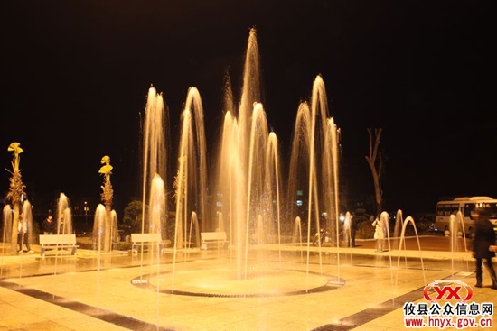 三大战役：黄丰桥镇百姓广场春夜“飞”泉