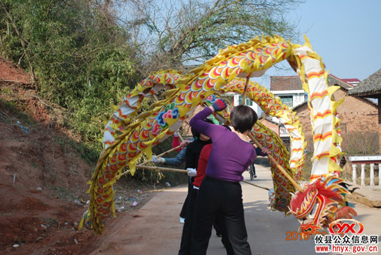 “双休”视听：“驴友”踏青石羊塘