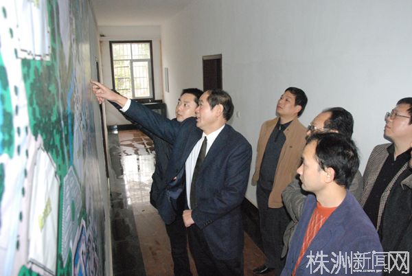 刘岁文考察株洲华强项目 一期基本设施年内建成（视频）