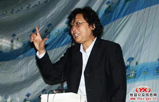 酒埠江镇中学特邀北京教育专家为家长授课