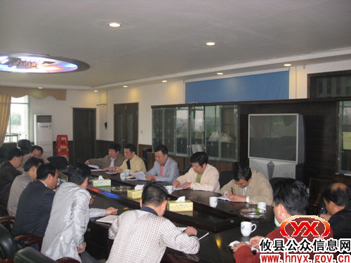 邝邹飞、胡湘之等就干法水泥项目建设进行现场办公