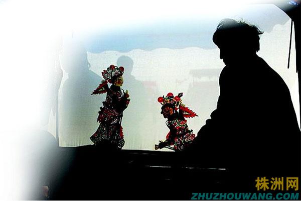外埠媒体话攸州：槚山皮影在灯影琴声里演绎艺术人生